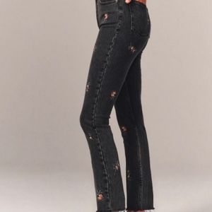 NWOT Abercrombie & Fitch Embroidered Jeans Size 28/6